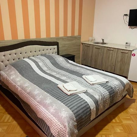 Bed&Breakfast Intermezzo Caffe Kikinda Екстер'єр фото