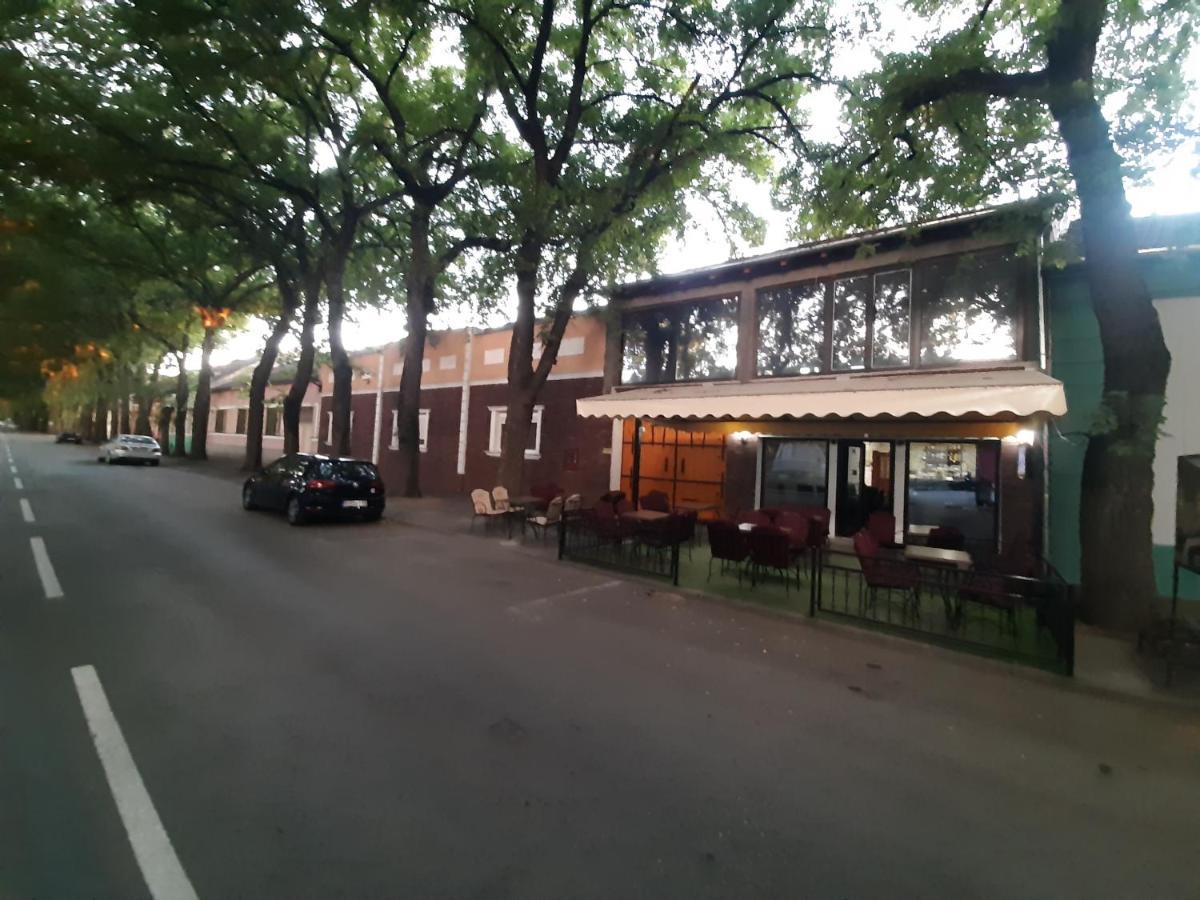 Bed&Breakfast Intermezzo Caffe Kikinda Екстер'єр фото