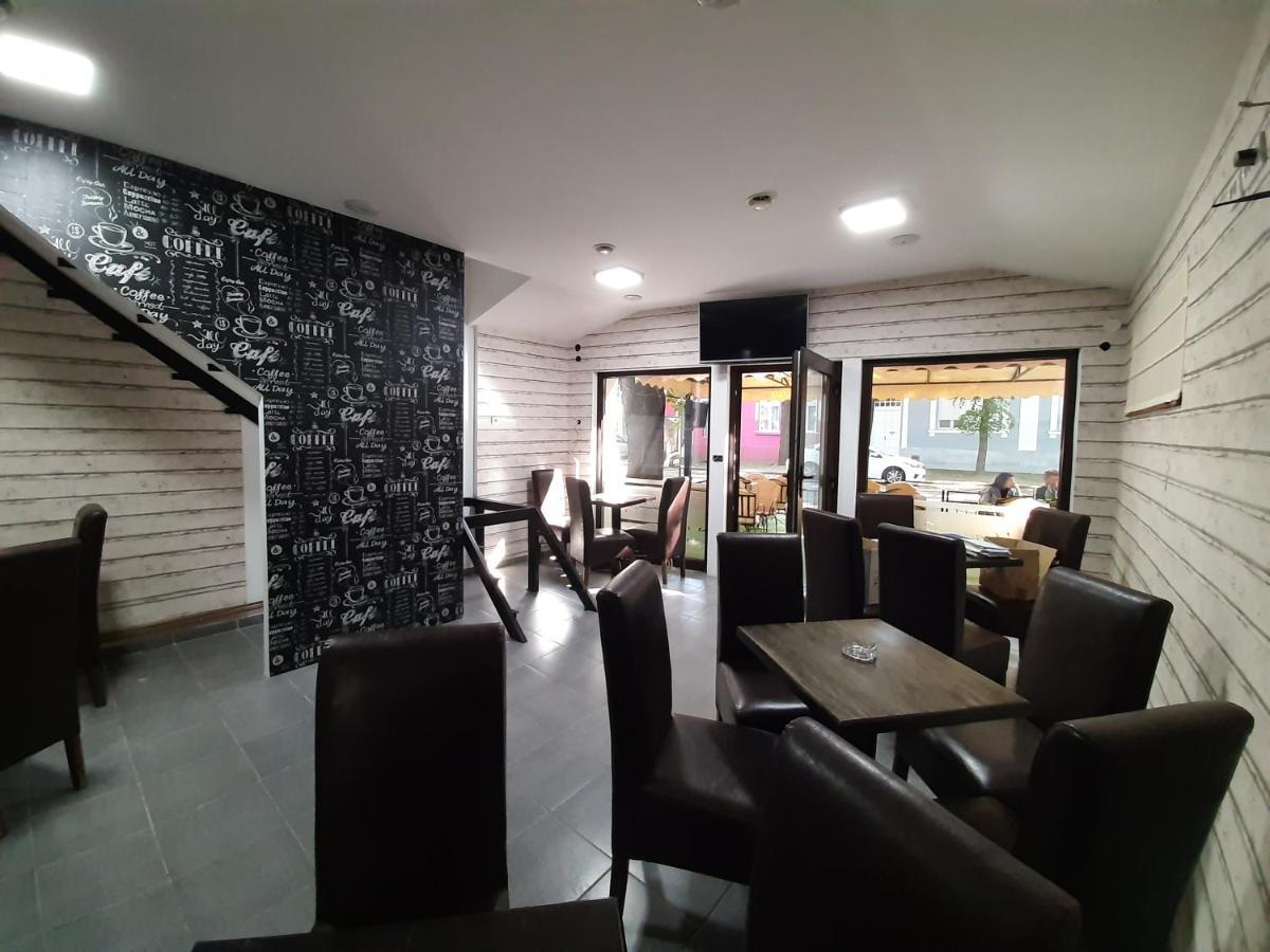 Bed&Breakfast Intermezzo Caffe Kikinda Екстер'єр фото