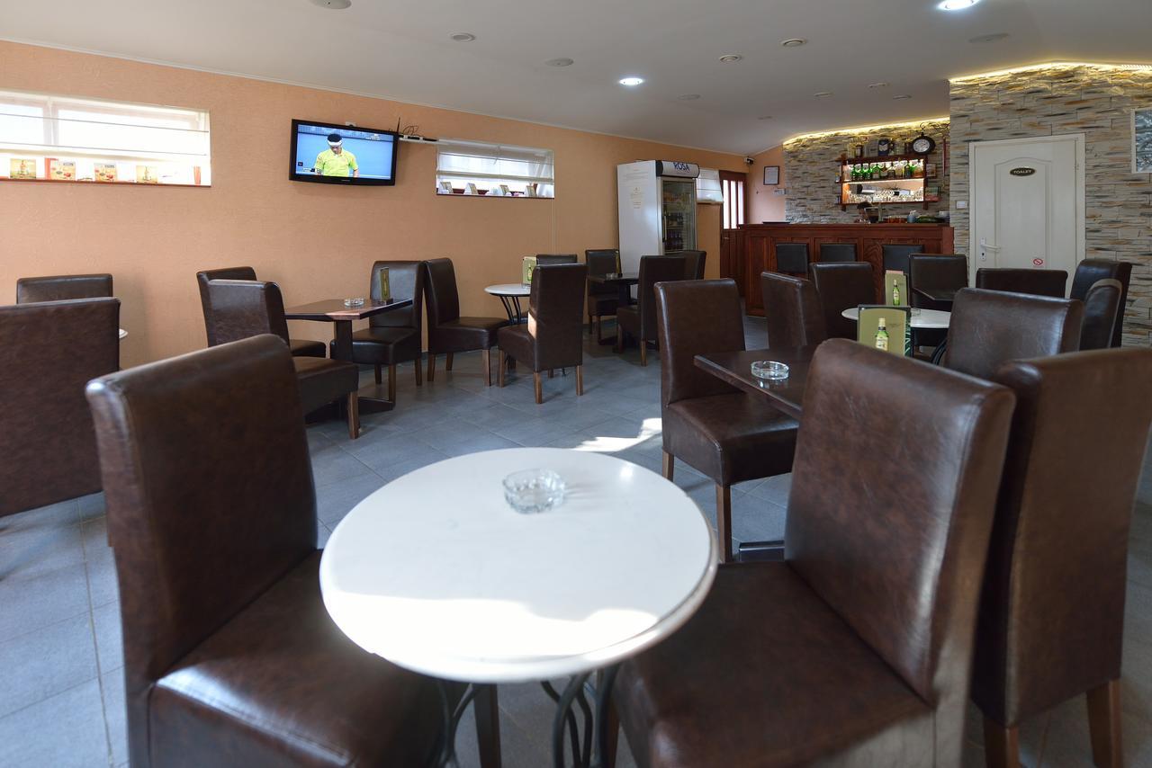 Bed&Breakfast Intermezzo Caffe Kikinda Екстер'єр фото