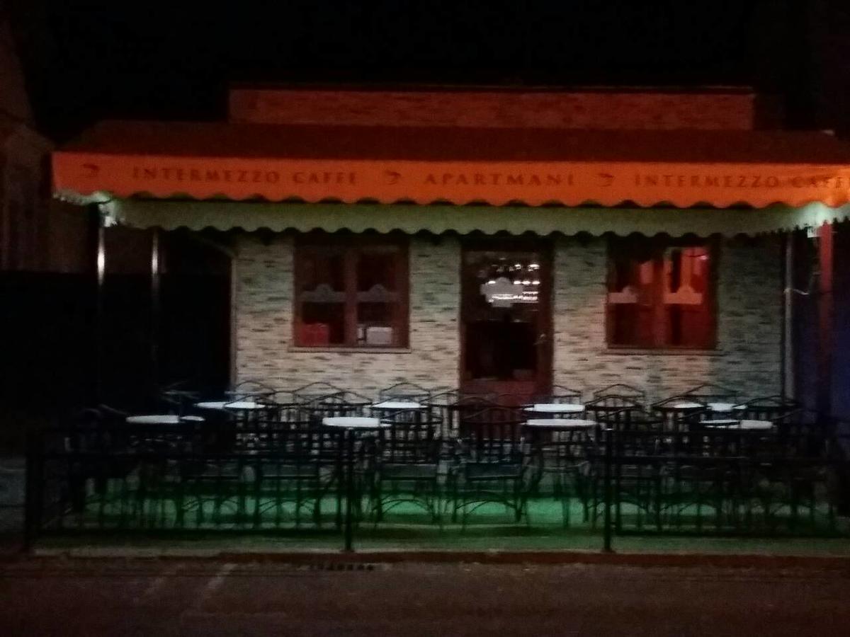 Bed&Breakfast Intermezzo Caffe Kikinda Екстер'єр фото