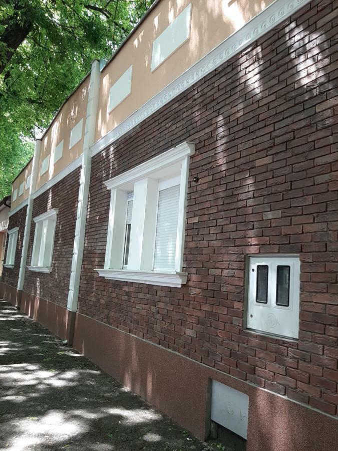 Bed&Breakfast Intermezzo Caffe Kikinda Екстер'єр фото